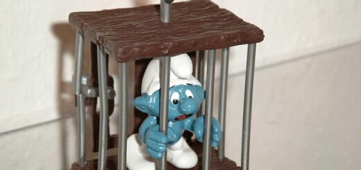 Smurf in kooi